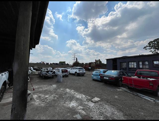 2,400M² WORKSHOP FOR SALE IN STRUBENVALE